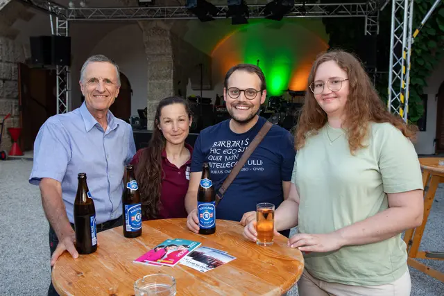 Viele Musik-Begeisterte feierten das 30-jährige Bestehen der Indie-Rock-Band Petsch Moser auf Schloss Stixenstein. | Foto: Eva R.
