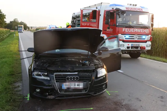 Der Notarzthubschrauber Martin 3 musste eine Frau ins Krankenhaus nach Linz fliegen – sie wurde bei einem Crash in Lambach schwer verletzt. | Foto: laumat.at