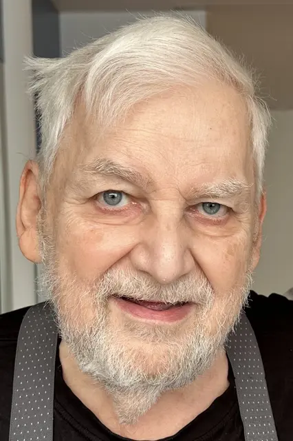 Der Mann ist etwa 170 Zentimeter groß und wiegt rund 68 Kilogramm. Er hat weiße Haare sowie einen weißen Bart.  | Foto: privat