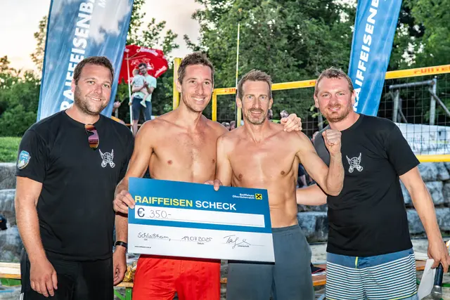 Gute Stimmung und echte Sieger beim Raiffeisen Beach Volley 2025. | Foto: Gerald Winter