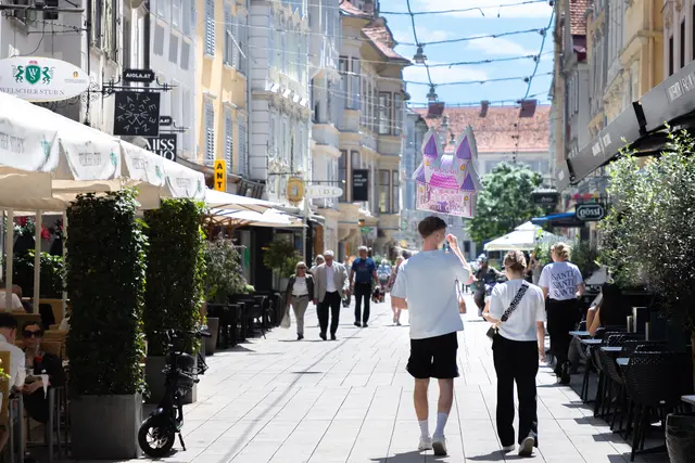 Ab November soll evaluiert werden, wie sich die Verkehrssituation in der Neutorgasse weiter entwickelt – und ob das Fahrverbot für Radfahrende doch noch kommt. | Foto: Konstantinov