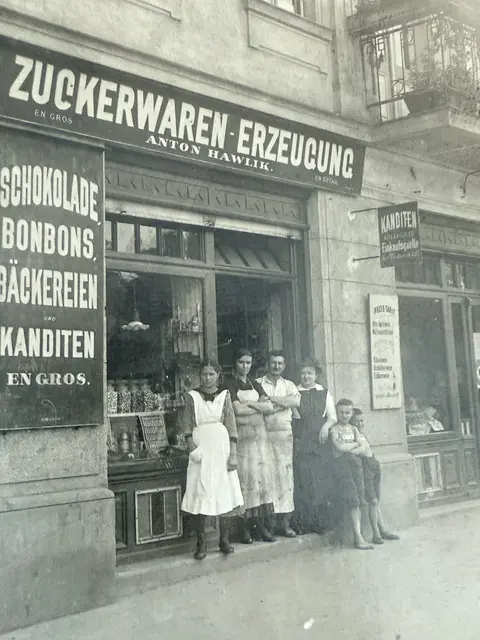 Das einzige Foto, dass die Fabrik von außen zeigt, wurde MeinBezirk offenbart. | Foto: Hawlik/Patricia Hillinger/MeinBezirk