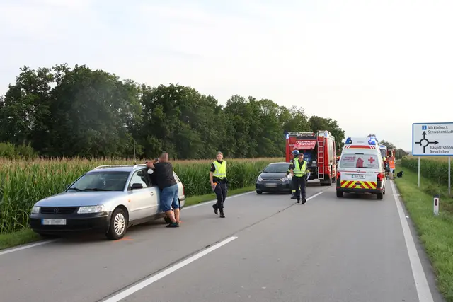 Der Notarzthubschrauber Martin 3 musste eine Frau ins Krankenhaus nach Linz fliegen – sie wurde bei einem Crash in Lambach schwer verletzt. | Foto: laumat.at