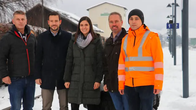 Landesrat Sebastian Schuschnig (2. v. l.) zu Besuch beim Verein. | Foto: Verein Gailtalbahn