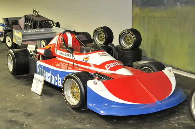 Auch einen Rennwagen findet man im Automobilmuseum Aspang. | Foto: Santrucek