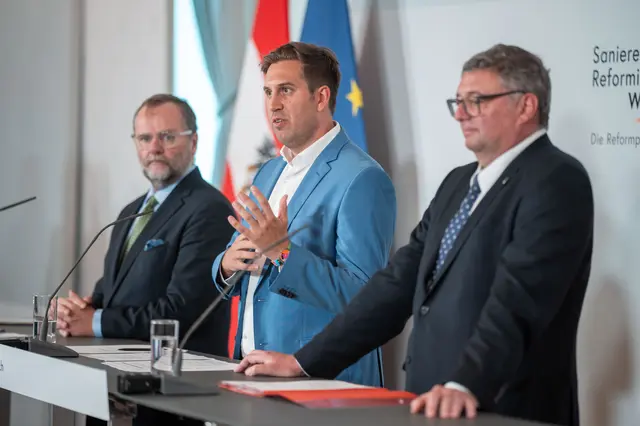 Die Bundesregierung (im Bild Schellhorn, Pröll und Leichtfried) will mit Ländern und Gemeinden die Vereinfachung von Großverfahren in der Verwaltung erreichen. | Foto: GEORG HOCHMUTH / APA / picturedesk.com