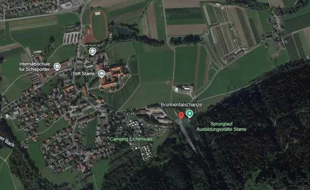 Brand beim Vereinshaus der Brunnentalschanze in Stams, Polizei sucht Zeugen. | Foto: googleearth/MeinBezirk