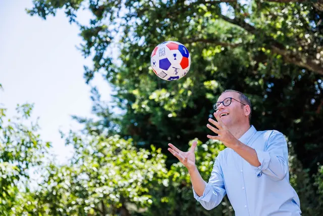 Bürgermeister Georg Djundja dankt besonders den Grundstückseigentümer-Familien. | Foto: Ja zu Oberndorf (B.Rieger) 