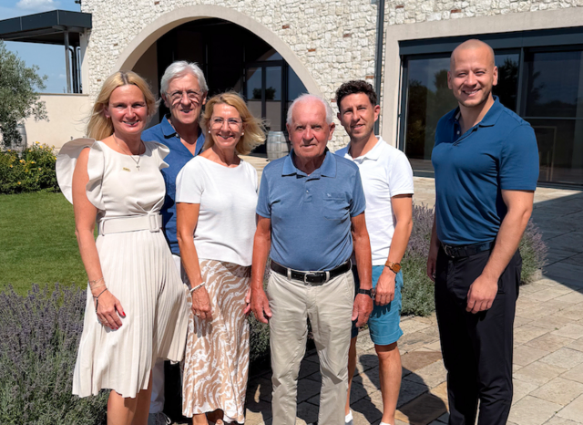 Heribert Salzl (Mitte) beging seinen 90. Geburtstag. | Foto: Marktgemeinde Illmitz