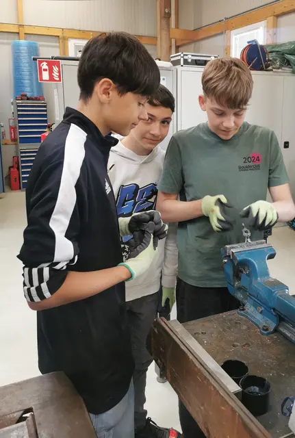 Stallhofener Mittelschüler bei Miba Cooling in Ligist. | Foto: Miba