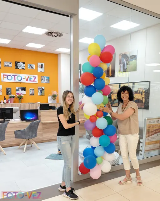 Juliane Menzinger (rechts) hat jetzt einen zweiten Standort im VEZ.  | Foto: Privat