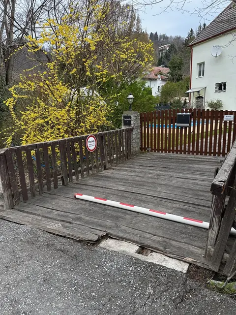 Erneuerung notwendig: desolate Brücke auf Höhe Thalstraße 8 | Foto: KFG