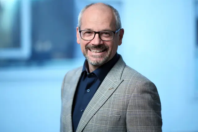 "Die Möglichkeit, Bargeld zu beziehen, ist im Ybbstal weiterhin gefragt. Dennoch spiegelt sich auch hier der allgemeine Trend zur Kartenzahlung wider", weiß Reinhard Sulzbacher, Raiffeisenbank Ybbstal | Foto: Raiffeisenbank Ybbstal