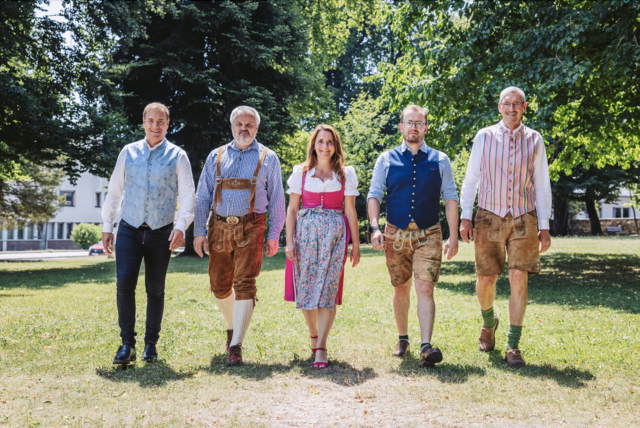 V.l.: Die Personen hinter dem Brauchtumsfest v.l.: Christian Kohlmayer, Konrad Lagler, Kathrin Hassler, Pierre Bechler und Alfred Winkler | Foto: Marta Gillner