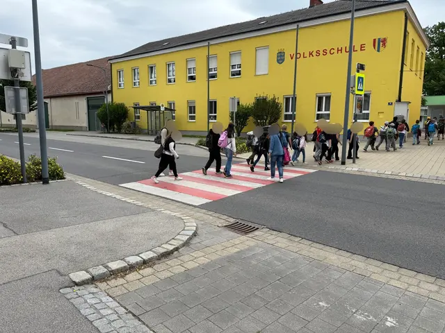 Die Eltern der 56 Volksschulkinder fordern mehr Sicherheit - denn es wird immer mehr Verkehr in der kleinen 1000-Einwohner-Gemeinde. | Foto: Alexander Paulus