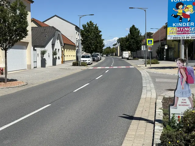 Laut den Experten könnte eine Ampel sogar einen negativen Effekt bewirken. Anstelle dessen sind die Verbesserungen der Sichtbeziehung sowie Maßnahmen zur Eröhung der Aufmersamkeit im Bereich des Schutzweges im Gespräch. | Foto: Alexander Paulus