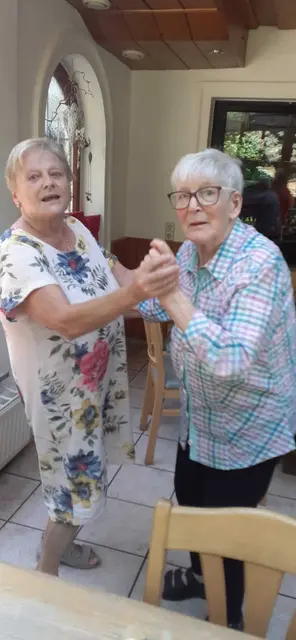 Maria Orasch, BIld rechts.