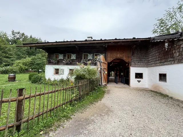 Der Eingangsbereich des Museums und zugleich ein historisches Gebäude: das Thanngütl aus dem Flachgau. | Foto: Emanuel Hasenauer