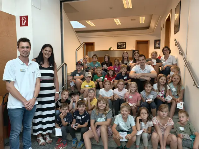 Die große Gruppe an Kindern freute sich über die erhaltenden Urkunden | Foto: Raiffeisenbank Wienerwald