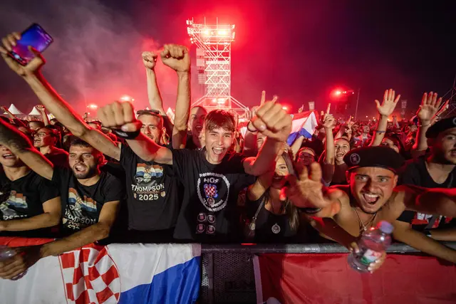 Anfang des Monats wurde ein Mega-Rekord in Kroatien geknackt. Der Sänger Marko Perković Thompson hat mit 504.000 Besucherinnen und Besuchern bei seinem Konzert in der Hauptstadt Zagreb die meisten Tickets bei einem kostenpflichtigen Konzert weltweit verkauft. | Foto: DAMIR SENCAR / AFP / picturedesk.com
