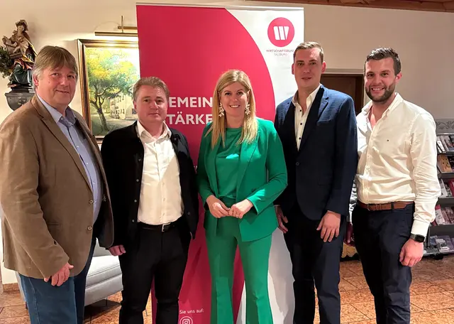 ize-Bgm. Ernst Sams, Peter Graggaber, Tanja Graf,  Eduard Andorfer und Stefan Gimpl.