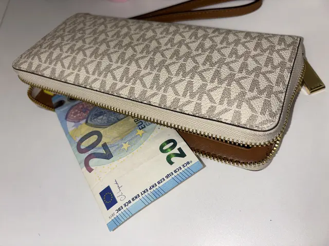 „Cash oder Karte“ im Bezirk Gänserndorf: Mehr als nur eine Grundsatzfrage. | Foto: Rahel Mold