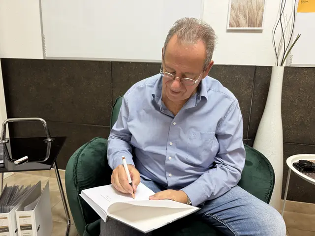 Für unseren Redakteur gab es sogar eine eigene Widmung im neuen Buch. | Foto: Alexander Paulus