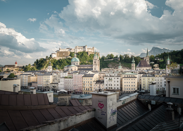 Die Sommerausstellung aus dem Bildband „Salzburg – Porträt einer Stadt“ ist bis September in der Stadtbibliothek zu sehen. | Foto: Christian Wöckinger