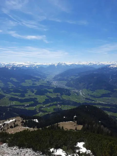 Die Aussicht von der Hütte im Frühjahr. | Foto: Neureiter