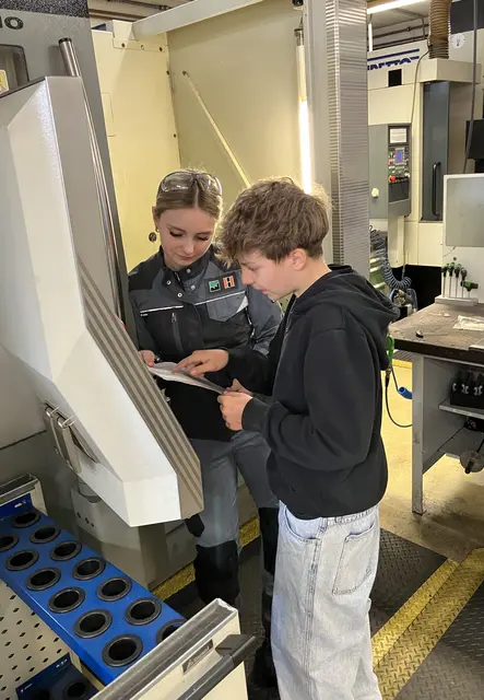 Mooskirchner Jugendliche bei Holz-Her. | Foto: Holz-Her