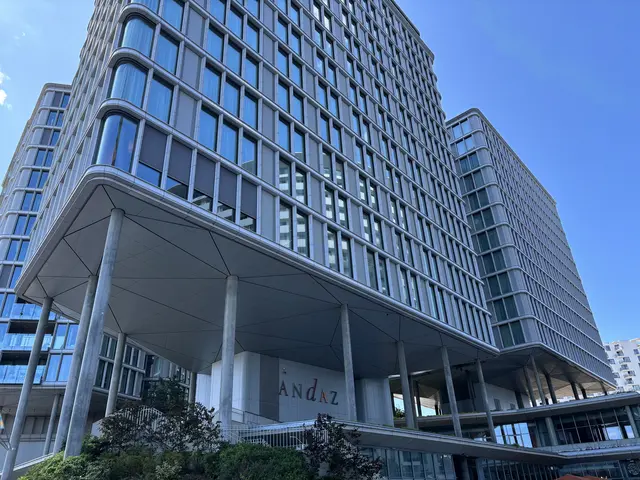 Das Hotel Andaz in Favoriten soll bis zum Sommer verkauft werden.  | Foto: Michael Marbacher/MeinBezirk