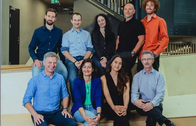 Das Team von SO Strom mit Gründer Heribert Strasser(1.links_unten) und Sebastian Lassacher (2.v.l.) | Foto: Arvid Auner
