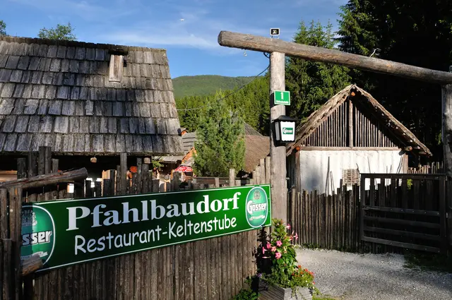 Pfahlbaudorf sucht eine neue Besitzerin oder einen Besitzer. | Foto: H&H Immoreal