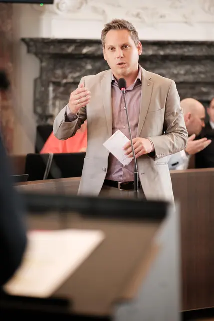Warnt vor den Folgen einer Abkehr von der Schulsozialarbeit in Wörgl: Stadtrat Christian Kovacevic, auch SPÖ-Jugendsprecher im Tiroler Landtag. | Foto: Halbwirth