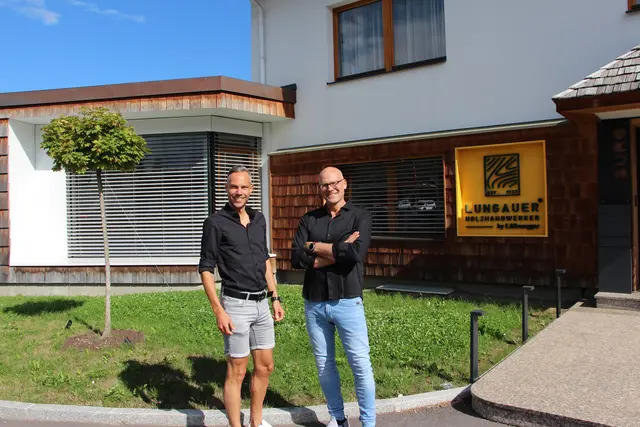 Die beiden Geschäftsführer der Lungauer Holzhandwerker GmbH, Michael Dengg (links) und Wolfgang Weichselbaumer (rechts). | Foto: Jürgen Dück