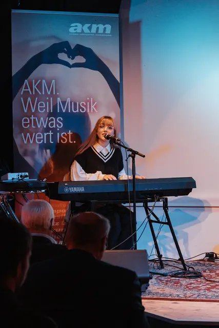 Die Zielgruppe für die Initiative sind Nachwuchstalente aus den Bereichen Songwriting, Music Production, Film Scoring und Game Audio. | Foto: Jules Photoadventure