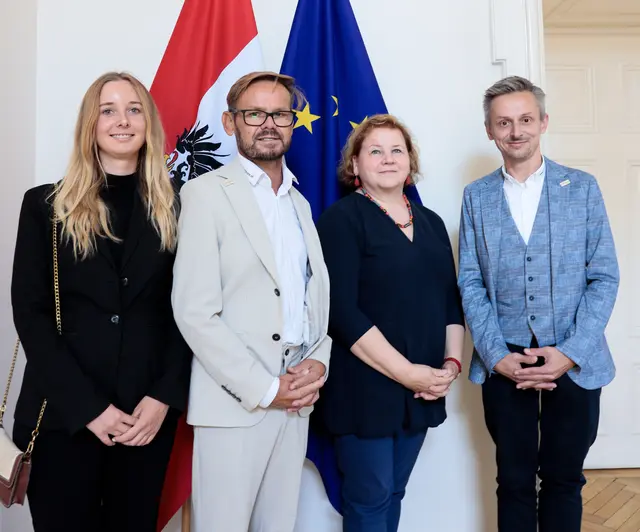 Treffen mit Bundesministerin Korinna Schumann (2. v. re.): Maleen Goldschald, Jürgen Holzinger und Wolfgang Fuchs-Schnetzinger im Sozialministerium.  | Foto: BMASGPK