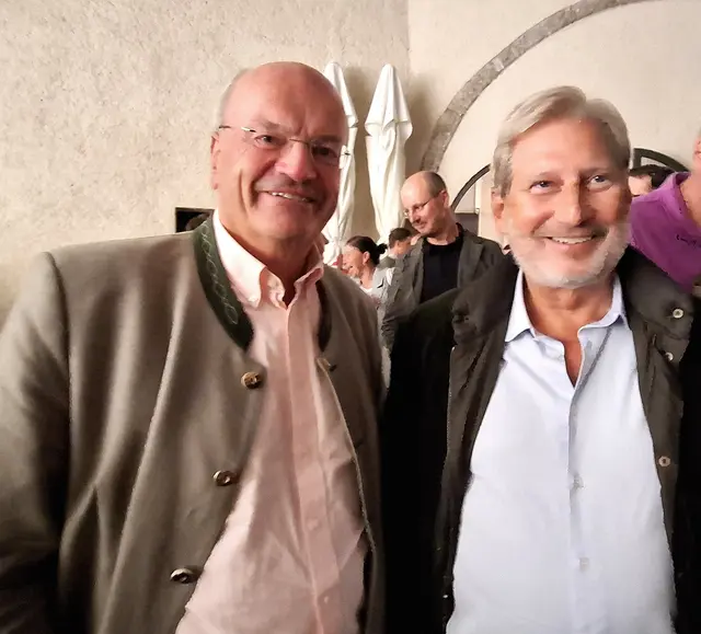 Hilfswerk-Präsident Christian Struber und Ex EU-Kommisar Johannes Hahn. | Foto: Josef Wind