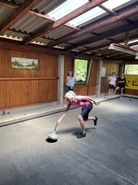 Vor der Sommerpause betätigten sich die Mitglieder des Kneipp Aktiv Clubs beim Stocksport schießen.