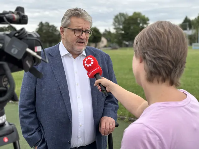 Sportstadtrat Peter Hacker (SPÖ) im Interview mit MeinBezirk.  | Foto: Andreas Pölzl/MeinBezirk