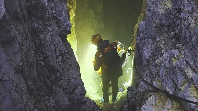 Die Rettungsaktion im Karwendelgebirge fand in der Nacht statt.  | Foto: ZOOM-Tirol