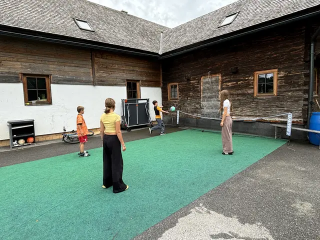 Auch zu viert wird gerne Ball gespielt. | Foto: Kern