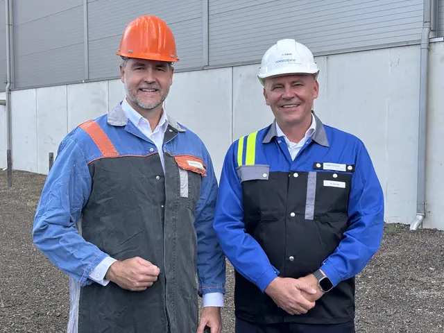 BMW Group Werk Steyr-Geschäftsführer Klaus von Moltke (li) und Hubert Zajicek, Vorstandsmitglied voestalpine und Leiter der Steel Division. | Foto: MeinBezirk