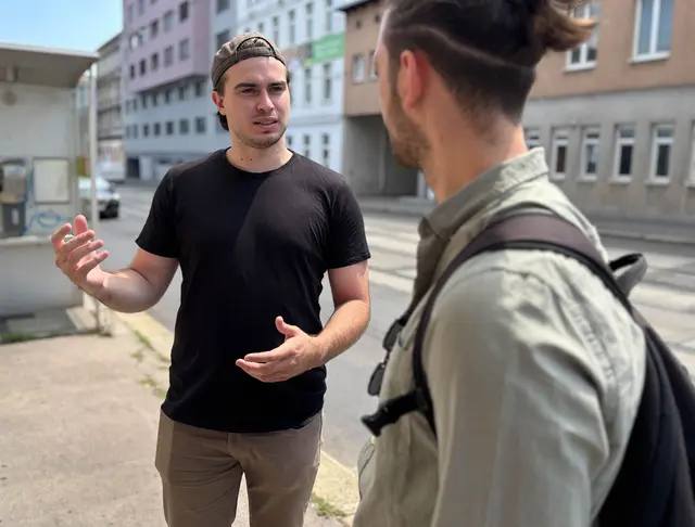 Florian Rath (KPÖ/Links) kritisiert das Projekt an der Geiselbergstraße 3. | Foto: Andreas Pölzl/MeinBezirk