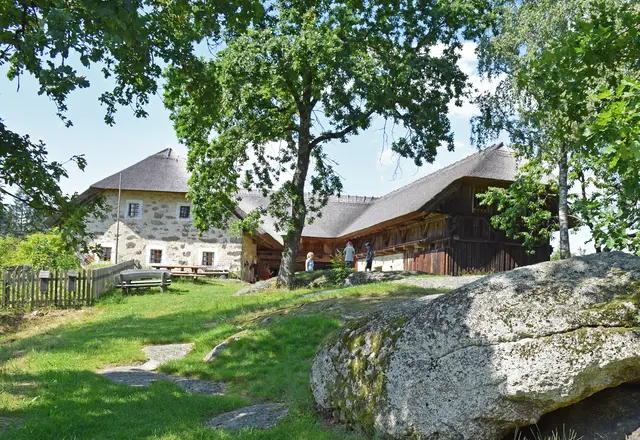 Der Großdöllnerhof in Rechberg gilt als Drehscheibe des Naturparks – dort finden Seminare, Ausstellungen und Feiern statt. | Foto: Michaela Reiter
