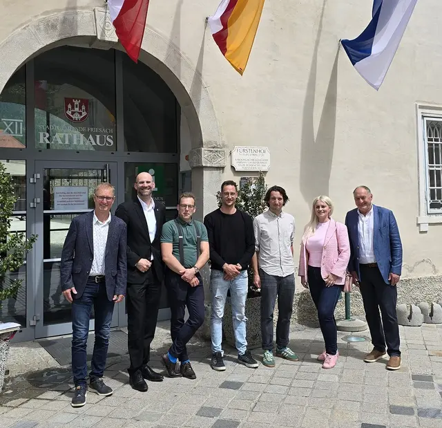 Stadtrat Ewald Grün, WK-Bezirksleiter Robert Schratt, Sven Tresenreiter und Thomas Pacher (GT Organics), Kobald Silvano in Vertretung für Urška Bavčar , Anna-Maria Gassinger (Vorsitzende der Jungen Wirtschaft) und Bürgermeister Josef Kronlechner | Foto: Stadtgemeinde Friesach