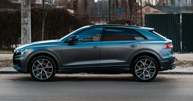Fast jeder zweite Neuwagen war im ersten Halbjahr 2025 ein SUV. | Foto: Maksym Tymchyk/Unsplash