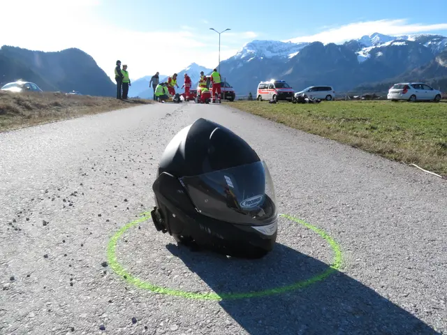  Auf der Ötztal Straße bei Längenfeld verlor ein Motorradfahrer die Kontrolle über sein Fahrzeug und überschlug sich. (Symbolbild) | Foto: ZOOM-Tirol