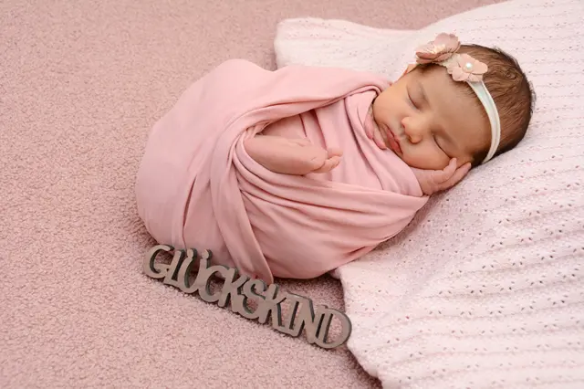 Name: Mia
Geburtstag: 15.07.2025
Gewicht: 3.020 g
Größe: 48 cm
Eltern: Valentina Gritz und Markus Emmerstorfer aus Trofaiach | Foto: Babysmile