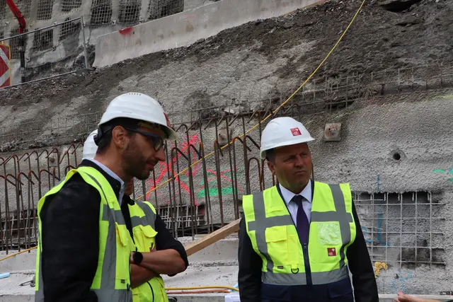 Der Nauderer Bürgermeister Helmut Spöttl mit LHStv. Josef Geisler. | Foto: Seelos